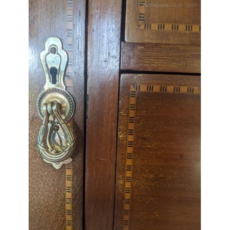 Antiker Mahagoni Kleiderschrank mit Intarsien 