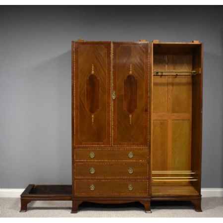 Antiker Keiderschrank aus Mahagoni