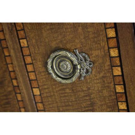 Antiker Keiderschrank aus Mahagoni