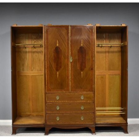 Antiker Keiderschrank aus Mahagoni