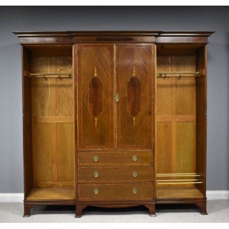 Antiker Keiderschrank aus Mahagoni