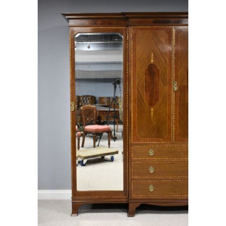 Antiker Keiderschrank aus Mahagoni