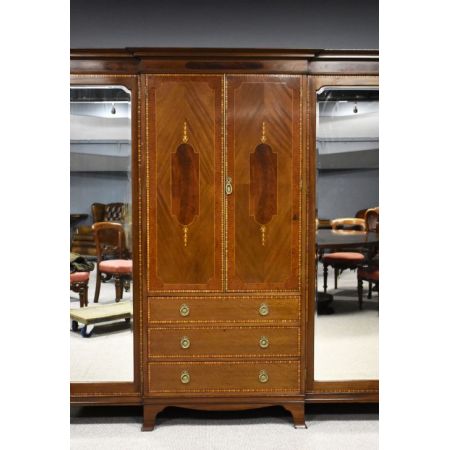 Antiker Keiderschrank aus Mahagoni