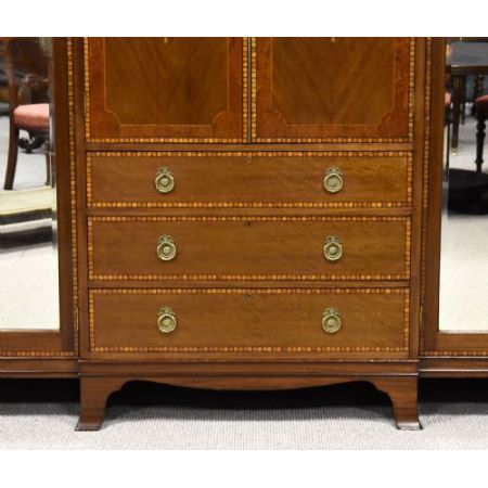 Antiker Keiderschrank aus Mahagoni