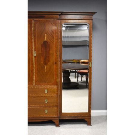 Antiker Keiderschrank aus Mahagoni