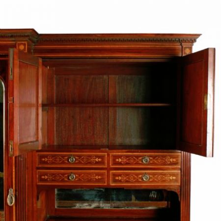 Antiker Kleiderschrank mit Intarsien von Heal & Son