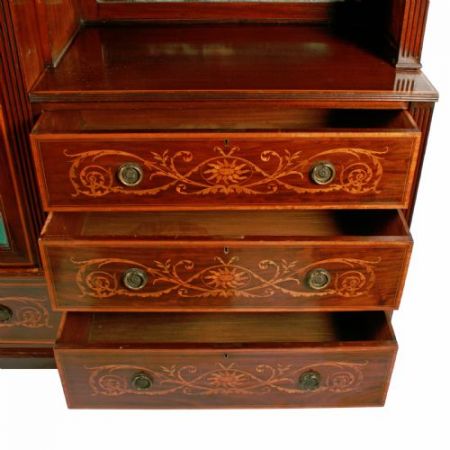 Antiker Kleiderschrank mit Intarsien von Heal & Son