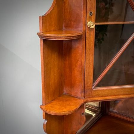 attraktive antike edwardianische hohe Eckvitrine aus Mahagoni