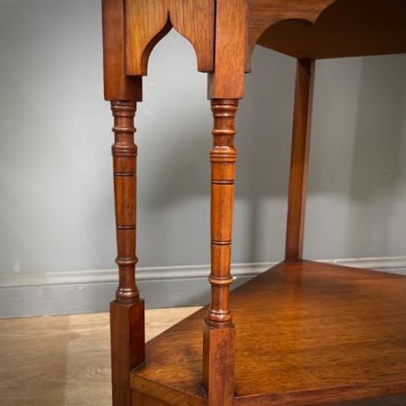 attraktive antike edwardianische hohe Eckvitrine aus Mahagoni