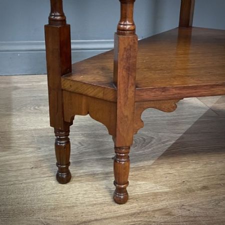 attraktive antike edwardianische hohe Eckvitrine aus Mahagoni