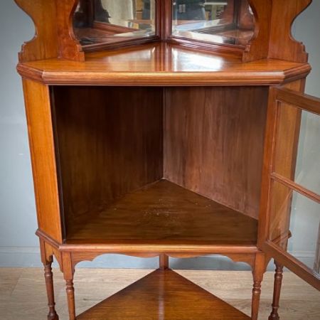 attraktive antike edwardianische hohe Eckvitrine aus Mahagoni