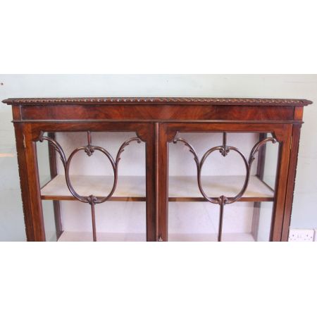 antike Vitrine aus Mahagoniglas