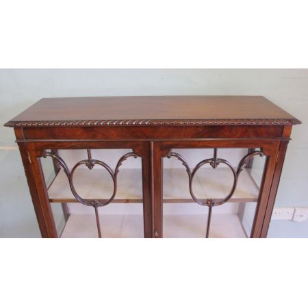 antike Vitrine aus Mahagoniglas