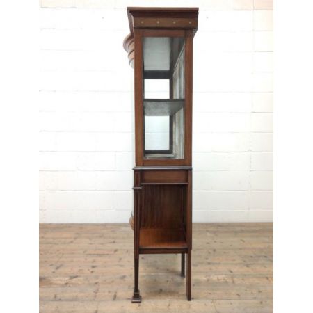 attraktive antike Vitrine mit Verglasung