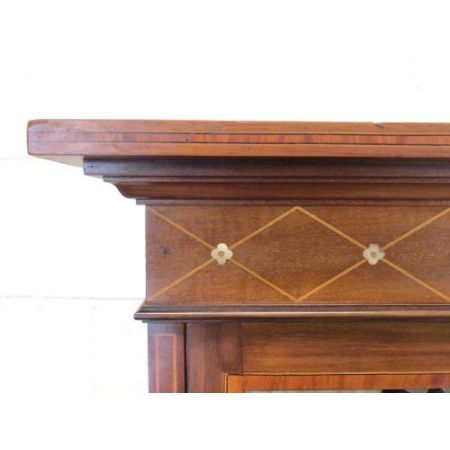 attraktive antike Vitrine mit Verglasung