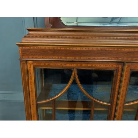 Edwardianische Mahagoni-Vitrine mit Intarsien