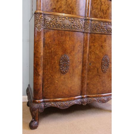 Beeindruckender Cocktail-Getränkeschrank