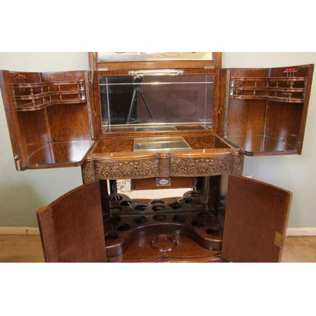 Beeindruckender Cocktail-Getränkeschrank