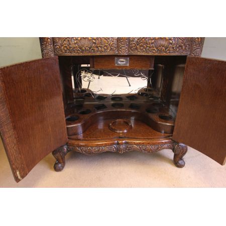 Beeindruckender Cocktail-Getränkeschrank