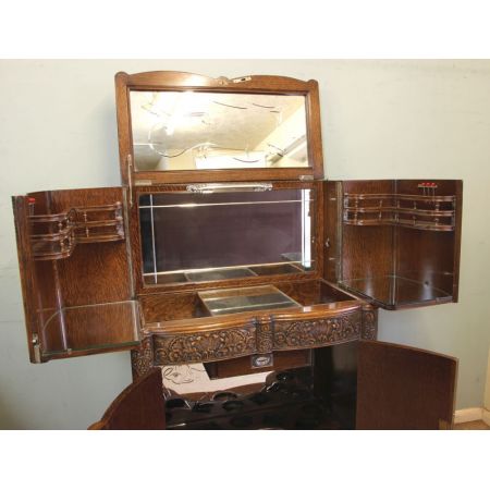 Beeindruckender Cocktail-Getränkeschrank