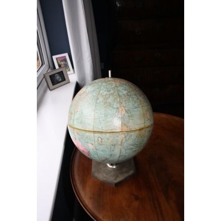 Globus mit Bakelit-Sockel