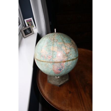 Globus mit Bakelit-Sockel