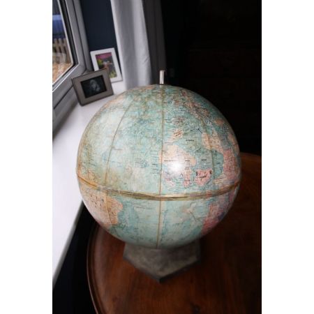 Globus mit Bakelit-Sockel