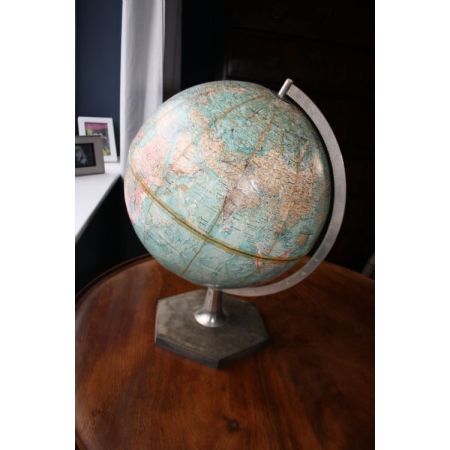 Globus mit Bakelit-Sockel