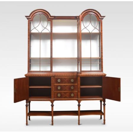 Vitrine mit Mahagoni-Intarsien