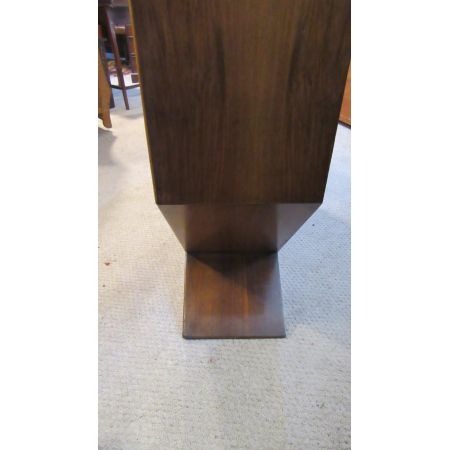 Art Deco Hexaganol-Nussbaum-Vitrine