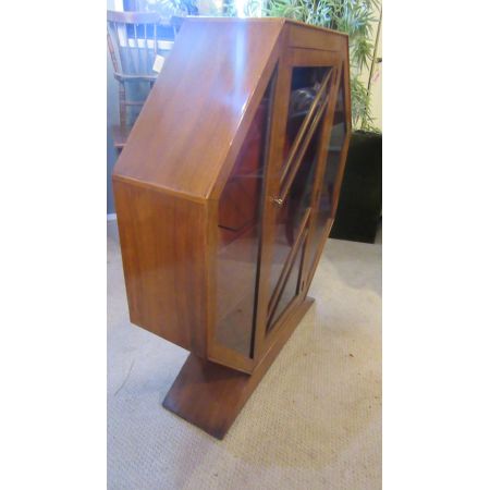 Art Deco Hexaganol-Nussbaum-Vitrine
