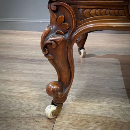 Antike Chaise Longue mit massivem Nussholzrahmen victorian