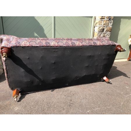 Gepolstertes Chesterfield-Sofa