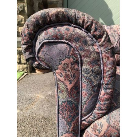 Gepolstertes Chesterfield-Sofa