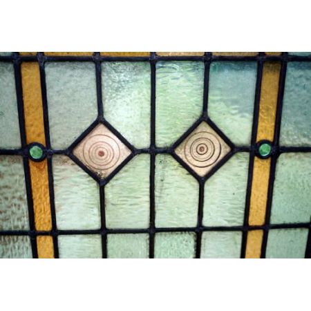 Großes Buntglasfenster mit dezenten Farben antik 1910