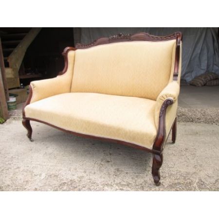 viktorianisches Sofa mit Mahagonirahmen