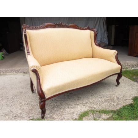 viktorianisches Sofa mit Mahagonirahmen