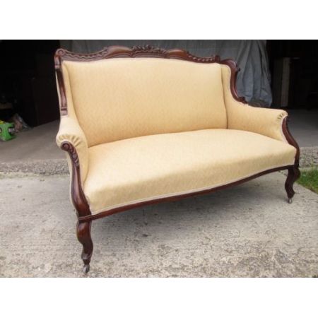 viktorianisches Sofa mit Mahagonirahmen