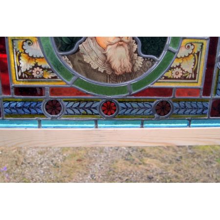 Zwei Buntglasfenster mit Männerdarstellung viktorianisch