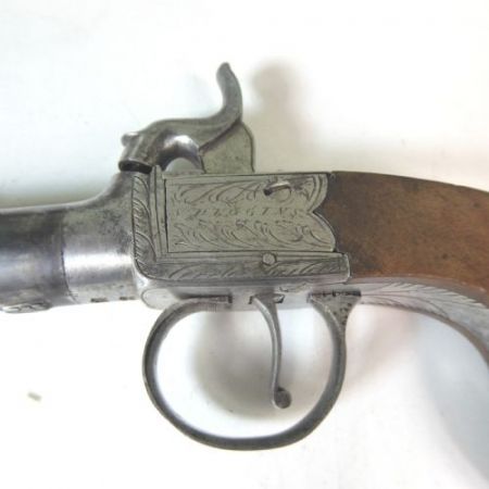 Pistolenpaar mit Nussholzgriff 1830