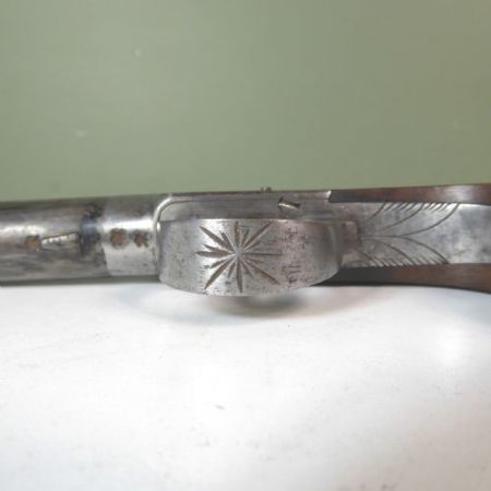 Pistolenpaar mit Nussholzgriff 1830