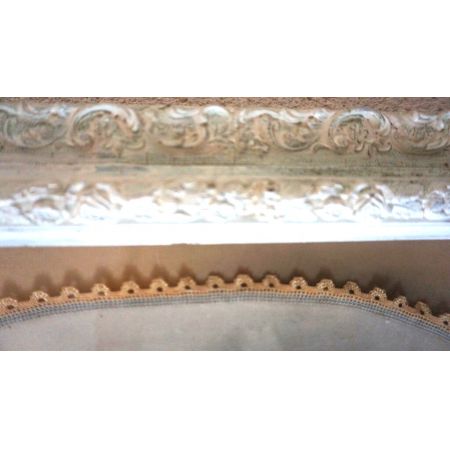 Kinderportrait in antikem weißem Rahmen