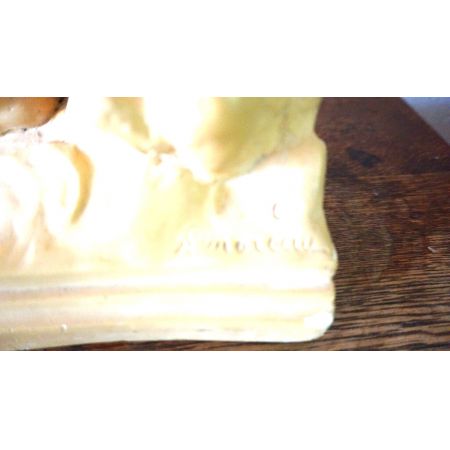 Antike Figur Mädchen im Kleid