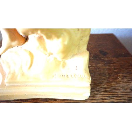 Antike Figur Mädchen im Kleid