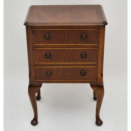 Kleine Mahagoni Kommode "On Legs"