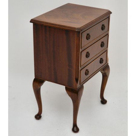 Kleine Mahagoni Kommode "On Legs"