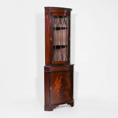 Englischer Mahagoni Vitrinenschrank – Eckvitrine aus Holz im klassischen Stil