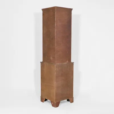 Englischer Mahagoni Vitrinenschrank – Eckvitrine aus Holz im klassischen Stil