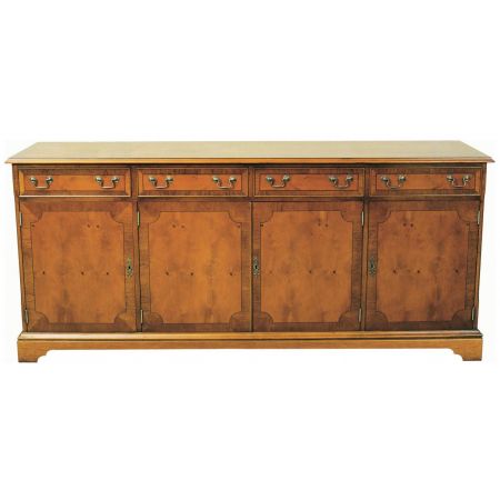 Englisches Sideboard mit vier Schranktüren und vier Schubladen