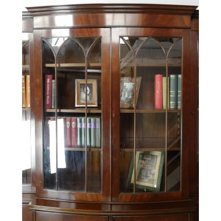 Breakfront Vitrine -  Mahagoni Bücherschrank handpoliert